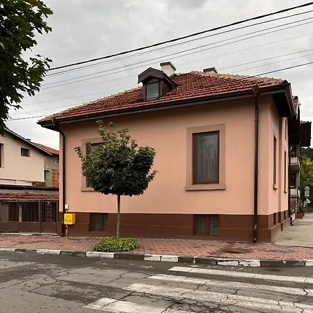 Тодоров Дом, Приземен Етаж Под Наем * Samokov